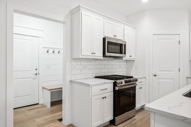 2516 Savanna Rd, House other with 3 bedrooms, 2 bathrooms and 3 parking in Bloomington IL | Image 9