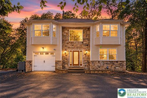 105 Mulberry Ln, East Stroudsburg, PA, 18302-7112 | Card Image