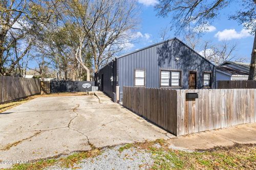 807 & 809 E Vermilion St, Abbeville, LA, 70510-4870 | Card Image