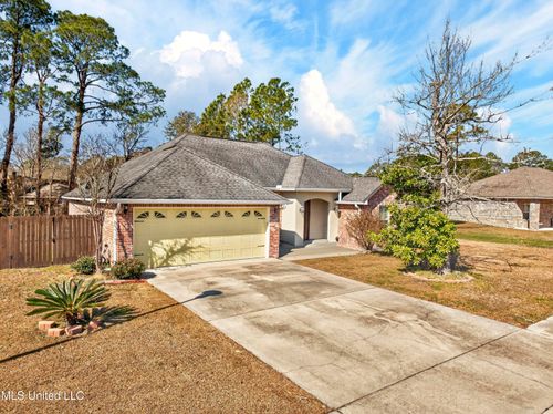 1815 Amar W, Gautier, MS, 39553-7033 | Card Image