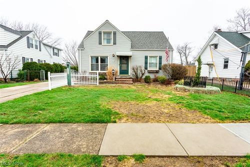 28855 Hazel Ave, Wickliffe, OH, 44092-2534 | Card Image