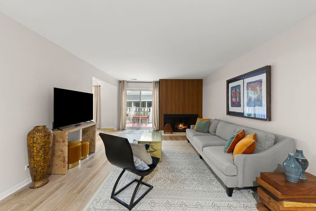 APT-2-2 - 2051 Creekside Dr, Condo with 1 bedrooms, 1 bathrooms and 1 parking in Wheaton IL | Image 5