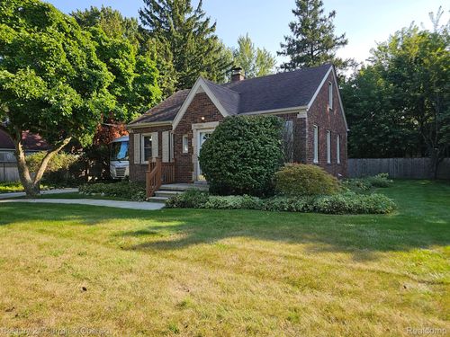 18808 Eastwood Dr, Harper Woods, MI, 48225-2079 | Card Image