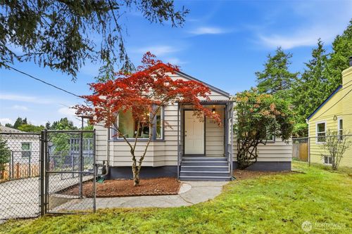 10713 15th Avenue Ne, Seattle, WA, 98125 | Card Image