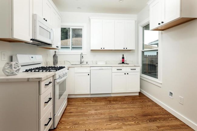 300 Encina Cmns, House other with 7 bedrooms, 5 bathrooms and 2 parking in Stanford CA | Image 52