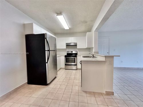apt-104-301 Palm Way, Pembroke Pines, FL, 33025-1177 | Card Image