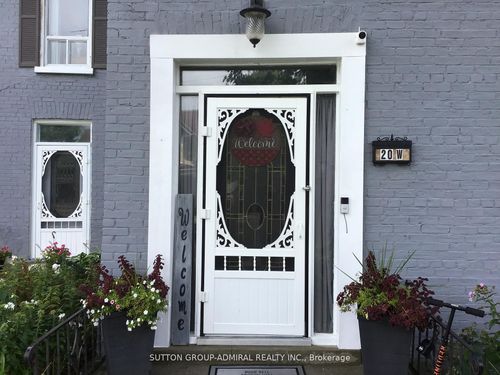 {{alt}} | Card Image