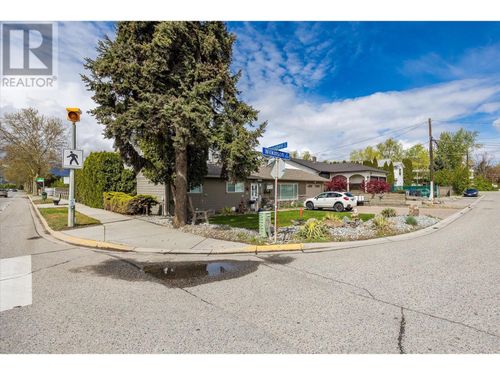 2030 Wilkinson St, Kelowna, BC, V1Y3Z8 | Card Image