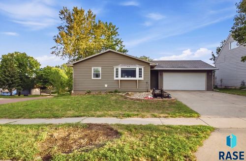 2100 E Madison St St Street, Sioux Falls, SD, 57103 | Card Image