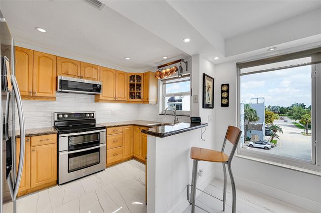 APT-401D - 2860 Ne 14 Th Street Cswy, Condo with 2 bedrooms, 2 bathrooms and null parking in Pompano Beach FL | Image 16