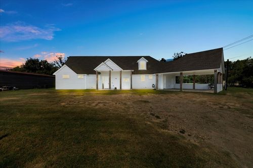 859 N Grimes St, Giddings, TX, 78942-1303 | Card Image