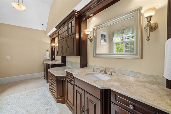 29 Philip St, House other with 6 bedrooms, 7 bathrooms and 6 parking in Medfield MA | Image 18