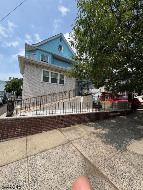 21 Danforth Ave, Jersey City, NJ, 07305-4737 | Card Image