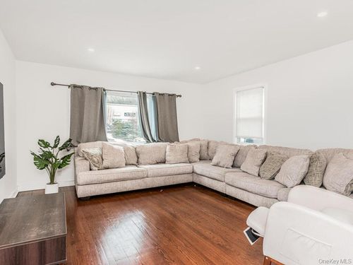 2096 Central Park Ave, Yonkers, NY, 10710-1827 | Card Image