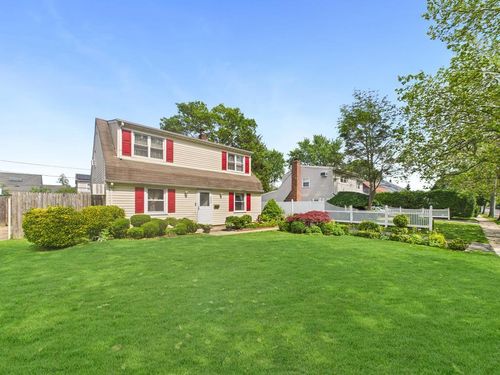 335 Loring Rd, Levittown, NY, 11756-1020 | Card Image