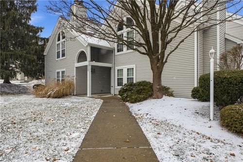 unit-12-7492 Huntington Dr, Youngstown, OH, 44512-4056 | Card Image