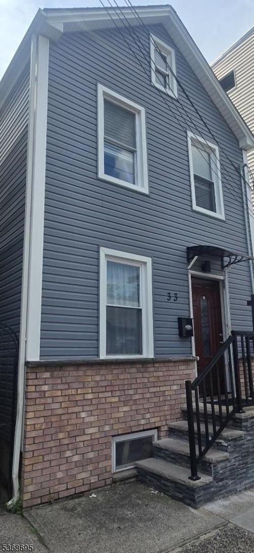 33 Houston St, Newark, NJ, 07105-3026 | Card Image
