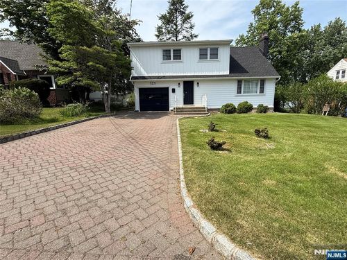 121 Newcomb Rd, Tenafly, NJ, 07670-1515 | Card Image