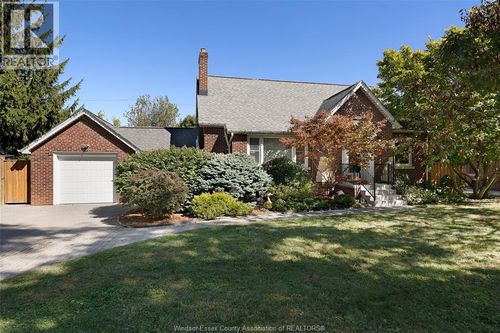 2462 Buckingham Dr, Windsor, ON, N8T2B5 | Card Image