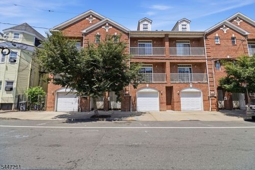 97 Astor St, Newark, NJ, 07114-1941 | Card Image