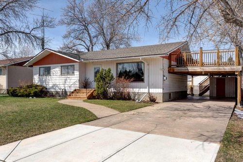638 1 Street S, Home with 5 bedrooms, 2 bathrooms and 4 parking in Vulcan AB | Card Image