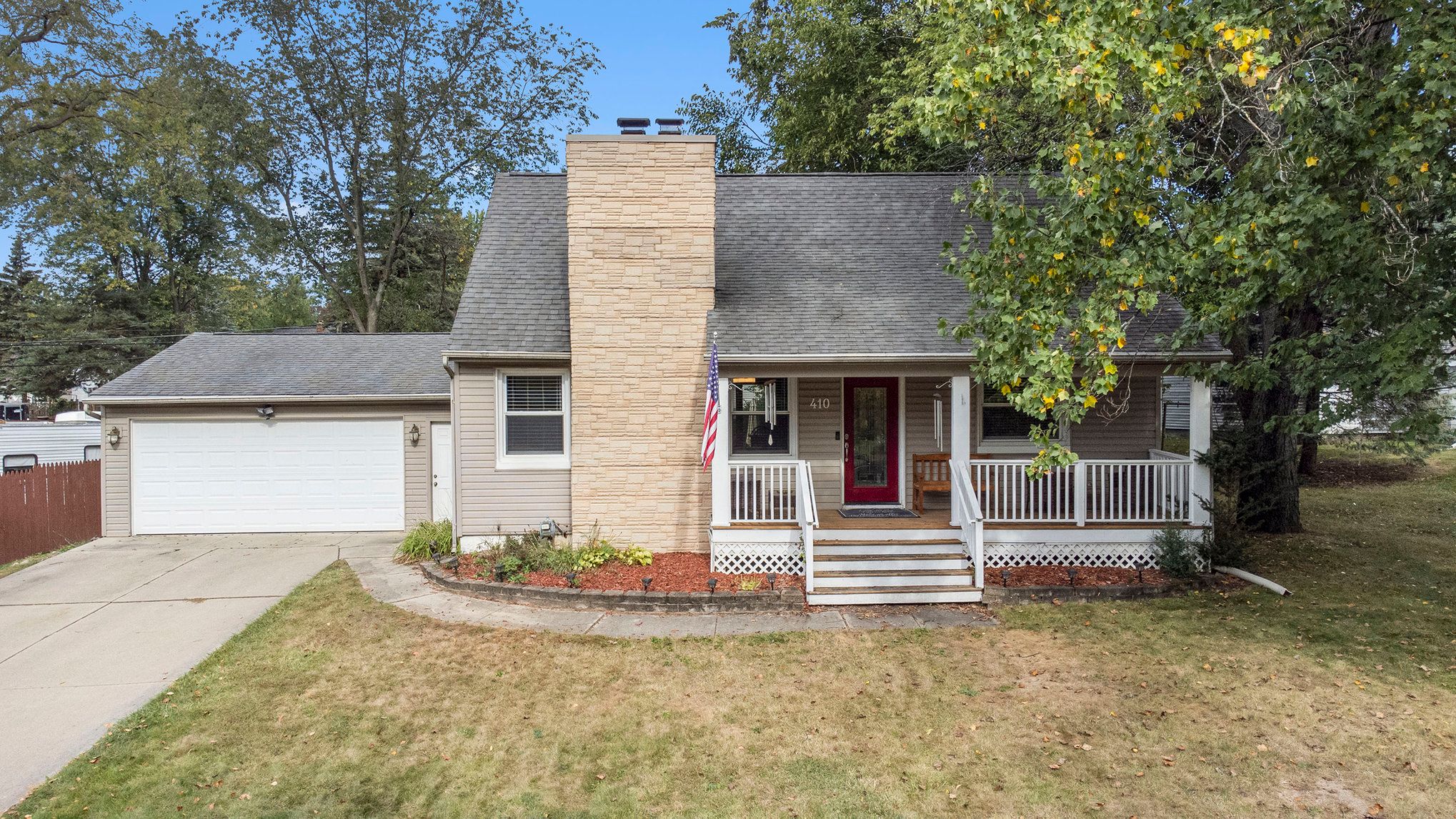Lakeside Dr, Waterford, MI 48328