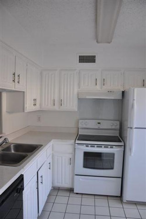 apt-6a-2610 Lakehill Ln, Carrollton, TX, 75006-4772 | Card Image