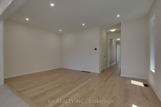 2610 Hibiscus Dr, House attached with 3 bedrooms, 3 bathrooms and 1 parking in Pickering ON | Image 7