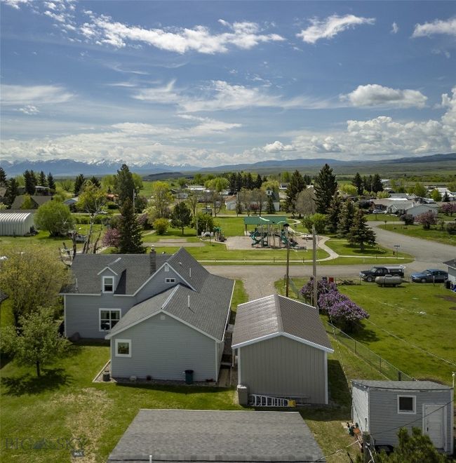 207 2 Nd St E, House other with 3 bedrooms, 3 bathrooms and null parking in Clyde Park MT | Image 7