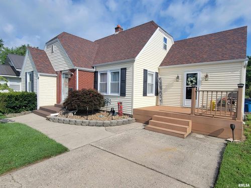 123 E Washington St, Flora, IL, 62839-2183 | Card Image