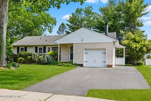 90 Oak Hill Dr, Toms River, NJ, 08753-1775 | Card Image