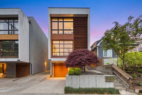 213 21st Ave, Seattle, WA, 98122-5913 | Card Image