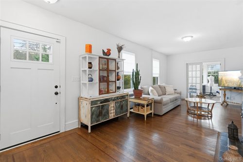 107 Soundview Rd, Huntington, NY, 11743-4115 | Card Image