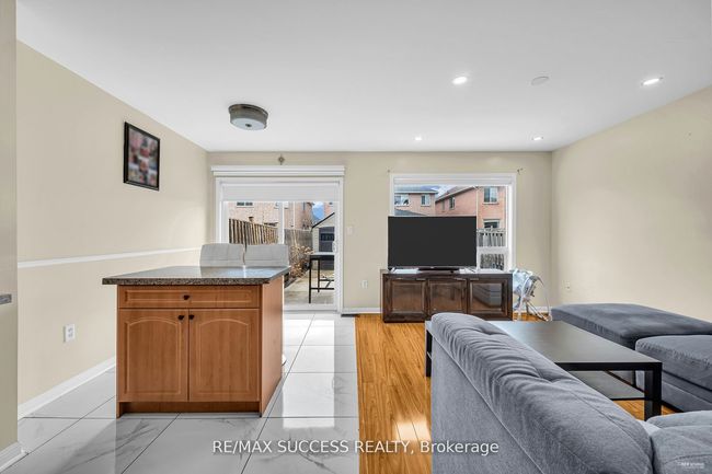 28 Herdwick St, House attached with 4 bedrooms, 4 bathrooms and 4 parking in Brampton ON | Image 11