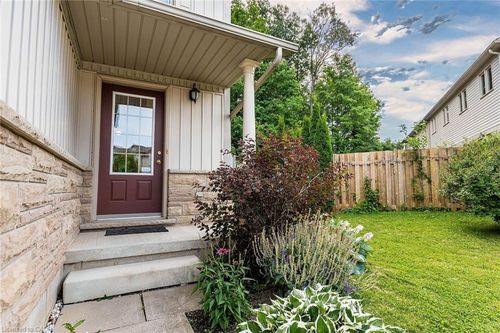 d21-110 Activa Ave, Kitchener, ON, N2E4K4 | Card Image