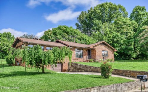 721 Woodview Dr, Knoxville, TN, 37912-2832 | Card Image