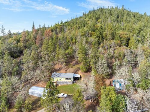 18525 E Evans Creek Rd, Rogue River, OR, 97537-9797 | Card Image