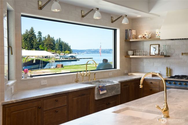 8580 Hunts Point Ln, House other with 5 bedrooms, 6 bathrooms and 3 parking in Hunts Point WA | Image 10