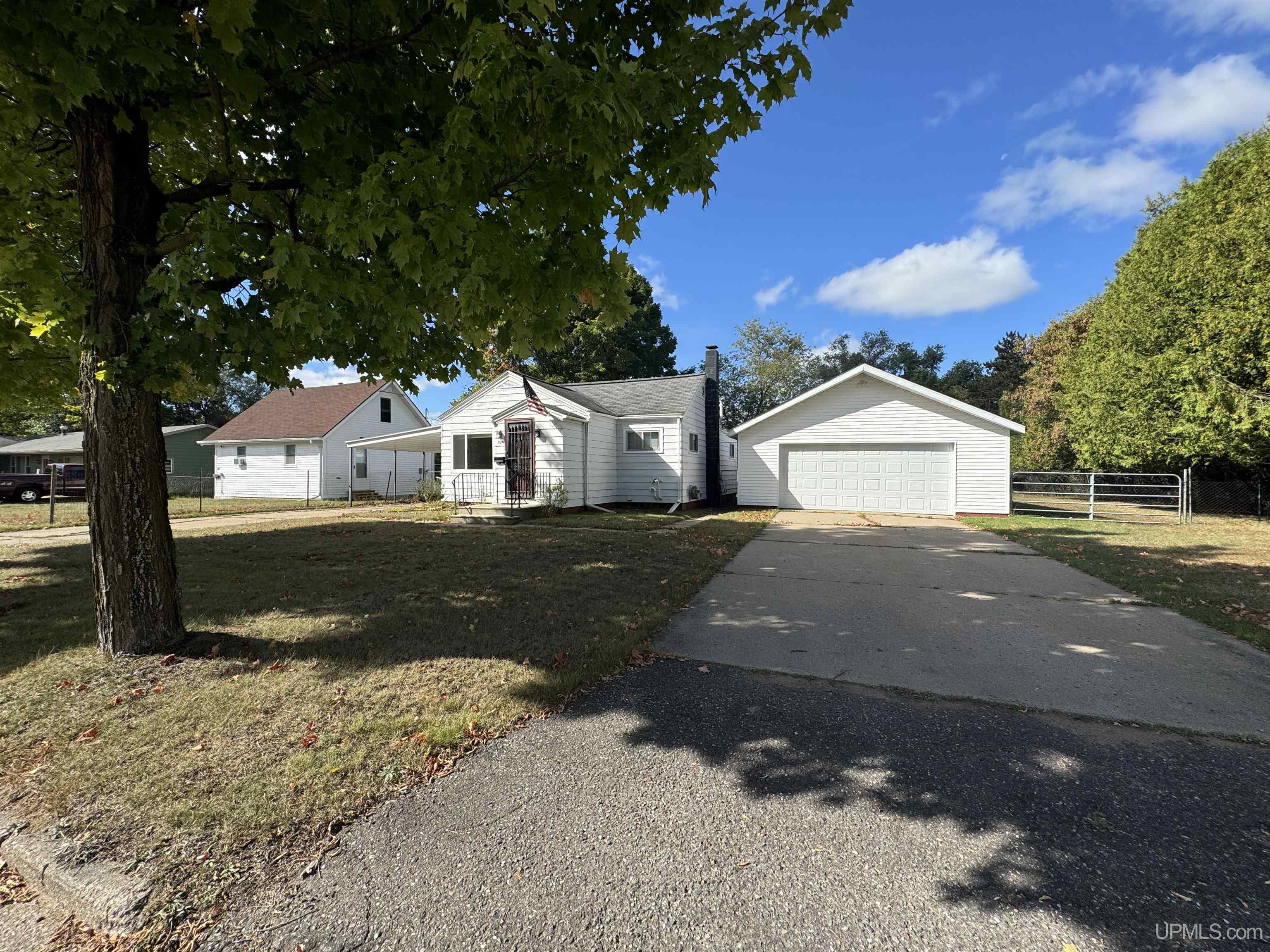 Doraland St, Kingsford, MI 49802