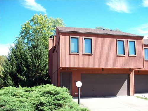 32665 Willow Brook Ln, North Ridgeville, OH, 44039-2426 | Card Image