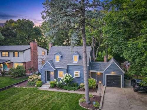 834 Forest Avenue, Elgin, IL, 60120 | Card Image