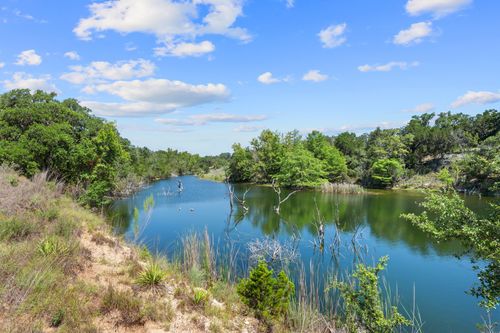 520 Holder Ln, Dripping Springs, TX, 78620-5379 | Card Image