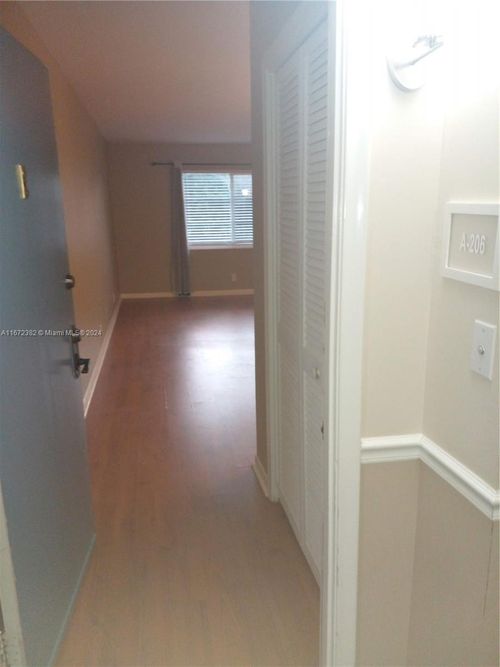 apt-206a-12 Ne 19th Ct, Wilton Manors, FL, 33305-1060 | Card Image