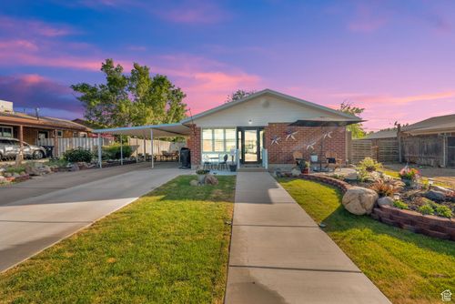 1076 E Diamond Way, Sandy, UT, 84094-4671 | Card Image