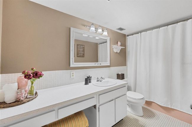 201 - 2100 Benjamin Franklin Dr, Condo with 2 bedrooms, 2 bathrooms and null parking in SARASOTA FL | Image 22