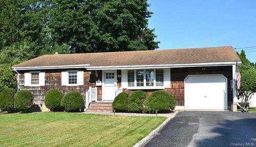 190 Pine Neck Ave, E Patchogue, NY, 11772-5758 | Card Image