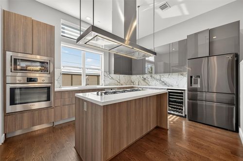 5919 E Post Oak Ln, Houston, TX, 77055-5057 | Card Image