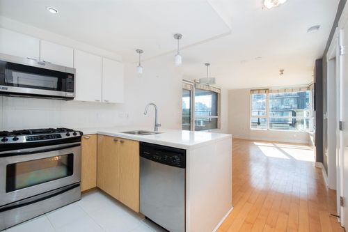 301-160 W 3rd Street, North Vancouver, BC, V7M0A9 | Card Image