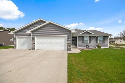 8 W Gailen Ln, Milton, WI, 53563-9465 | Card Image