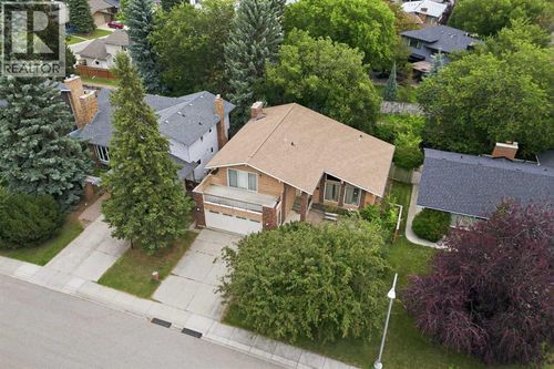 316 Parkview Crescent Se, Calgary, AB, T2J4P1 | Card Image